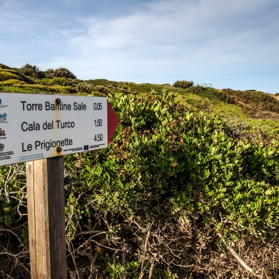 Cartello indicativo lungo il tracciato del sentiero