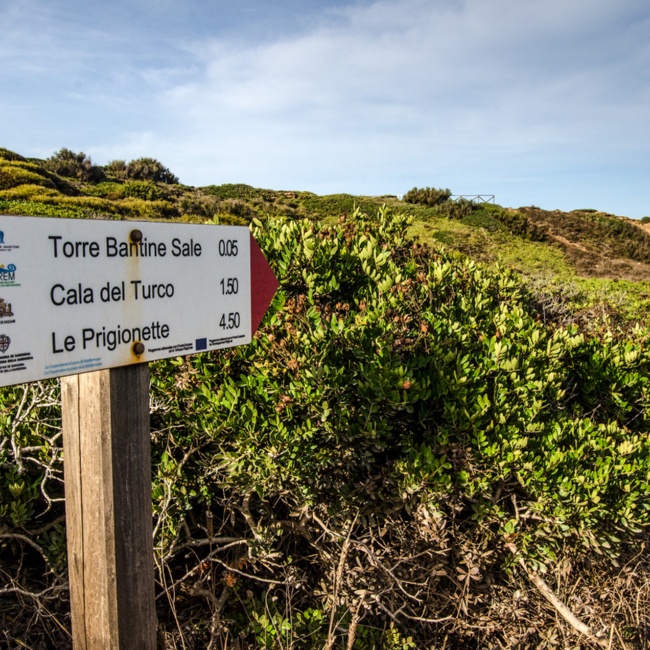 Cartello indicativo lungo il tracciato del sentiero